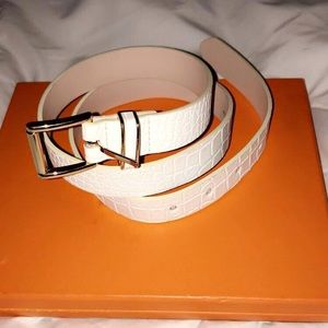 SOLD ‼️White snake print belt